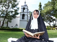 Culo grande, Morena, Estilo perrito, Pajear, Latina, Masturbación, Madres para coger, Al aire libre