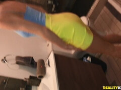 Κώλος, Τουαλέτα, Ξανθιά, Στο πρόσωπο, Φαγητό, Χασκογελώντας, Φυσικά βυζιά, Μουνί