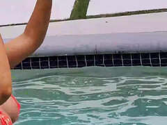 18 anos, Peitos grandes, Biquine, Boquete, Ao ar livre cartaz de rua outdoor, Piscina, Tabu, Adolescente