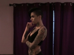 Inked emo chick doublepenetrated interracially