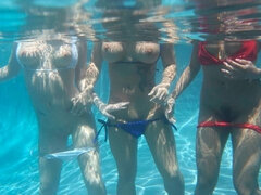 Culo, Tetas grandes, Mamada, Estilo perrito, Pajear, Piscina, Adolescente, Trio