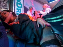 Ruhában, Ébenfekete, Kézimunka, Kőkemény, Fajok közötti, Nyalás, Orgia, Vöröshajú