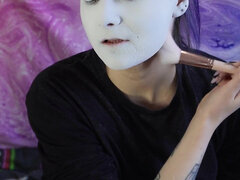 Alice Does Makeup