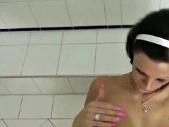 Attrapée, Faciale, Allemand, Branlette thaïlandaise, Pov, Séduite, Douche, Adolescente