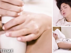 Falar palavrão, Fêmea, Peludoa, Masturbação, Orgasmo, Baixinhoa, Xoxota, Solo chão