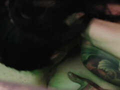 Blondýna, Brunetka, Sezeni na obličeji, Prstění, Čtveřice, Lesbické, Přírodní prsa, Pička