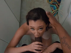Nana, Noire, Sucer une bite, Brunette brune, Interracial, Plan cul à trois