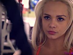Blondýna, Kuřba, Stříkání spermatu, Tělocvična, Hd