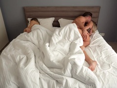 Amatör, Blondin, Avsugning, Creampie, Doggystyle, Fitta, Styvmamma, Stockings