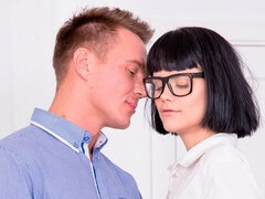 Enthousiasteling, Grote lul, Pijpbeurt, Bruinharig, Hondjeshouding, Schoolmeisje, Tiener, Tieten likken