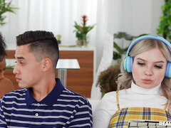 Jenna J Foxx and Olivia Jayy play lesbo games