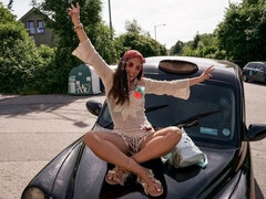 Monumentális dákó, Gépkocsi, Szabadban, Nyilvános, Leborotvált, Vékony, Spanyol, Tini