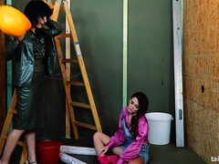 Ruskeahiuksinen, Spermashotti, Vibraattori, Farkut, Lesbo, Luonnollinen, Satiini, Tissit