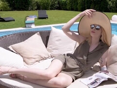 Bikini, Blonde, Sucer une bite, Tir de sperme, Hard, Hd, Piscine, Maigrichonne