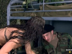 엉덩이, 큰 가슴, 오랄섹스, 페티쉬, 핸드잡, 야외의, 엉덩이 때리기, 젖가슴