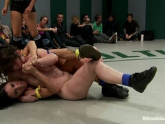 Anál, Dominace, Sezeni na obličeji, Prstění, Ponížení, Lesbické, Pička, Wrestling