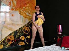 Curvy Redhead Lisa Pinelli Lesbian
