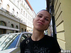 Amatéri, Českej, Európskej, Obrovský čurák, Monštrum, Vyzlečené, Vonku, Na verejnosti