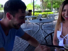 Tussi, Grosse titten, Braunhaarige, Hundestellung, Latina, Lecken, Natürlichen titten, Spanisch