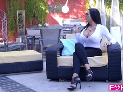 Gros cul, Gros seins, Brunette brune, Plantureuse, Éjaculation interne, Maman, Monstre, Nénés