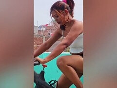 18 ans, Tante, Voiture, Collège université, Indienne, Domestique, Secrétaire, Toilettes