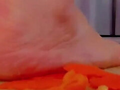 Európskej, Jedlo, Fetiš nôh, Podpätky, Dospelé, Ryšavé, Softcore, Sólo