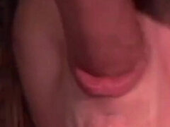 Gros cul, Sucer une bite, Brunette brune, Éjaculer dans la bouche, Tir de sperme, Doigter, Chatte, Rétro ancien