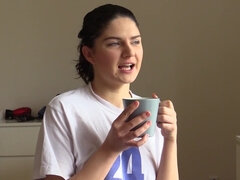 Brunette brune, Masturbation, Rasée, Solo, Adolescente, Jouets