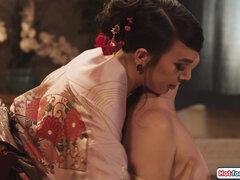 Asiatica, Gola profonda, Lavoro di piedi, Interrazziale, Donna con pene, Tette