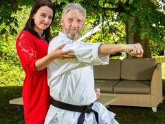 18 let, Velký zadek, Velké péro, Kuřba, Brunetka, Přírodní prsa, Teenka, Kozičky