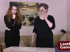 Brunetta, Occhiali, Lesbica, Nudo, Punizione, Strippaggio, Ragazza, Tette