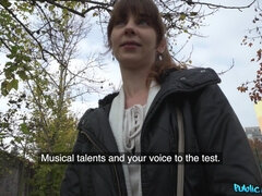 Amatør, Amerikaner, Rumpe, Kukk suging, Brunette, Jeans, Naturlige bryster, Pupper