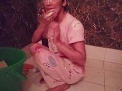 Anal, Asiatique, Cul à la bouche, Indienne, Petite femme, Chatte, Jarretelles, Toilettes