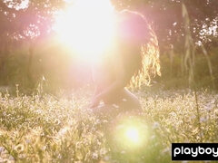 Ázsiai, Gesztenyebarna, Szabadban, Filigrán alkatú, Terhes, Vékony, Egyedül, Begyek