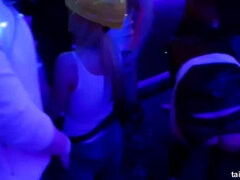 Большой член, Большие сиськи, Блондинки, Брюнетки, Одетые девушки голые парни, Группа, Межрасовый секс, Вечеринка