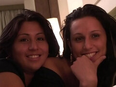 Velké kozy, Kuřba, Prsatá, Masturbace, Piercing, Tetování, Teenka, Švédská rojka