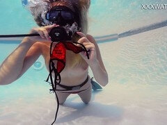 Sensual underwater self-pleasure by Sophie Murena