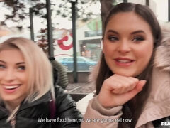 Bozkávanie, Lesbické, Výprask, Masturbácia, Pička, Vyholené, Stripping, Kozičky