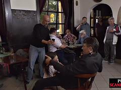 Kotě, Bdsm, Kuřba, Fetiš, Na veřejnosti, Vyhublá, Běhna, Seřezání