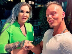 Stor kuk, Bikini, Blondin, Doggystyle, Kök, Milf, Tatuering, Tuttar