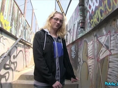 Amatør, Babe, Blondine, Pik sutte, Udendørs, Pov, Offentlig, Bryster