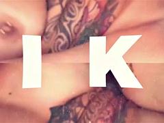 Bella, Indiana, Lesbica