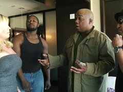 Duży kutas, Duże cycki, Czarny, Wytrysk, Styl na pieska, Hardcore, Mamuśka, Naturalne cycki