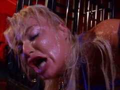 Anal, Gros seins, Sucer une bite, Double pénétration, Hard, Plan cul à trois