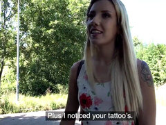 18 ans, Blonde, Gorge profonde, Branlette thaïlandaise, De plein air, Pov, Public, Nénés