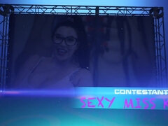 Curvy striptease dancers make me horny as hell!