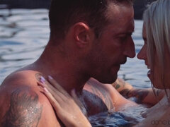 Carina, Facciale, Tette naturali, Piscina   biliardo, Figa, Russa, Tatuaggi, Bagnata