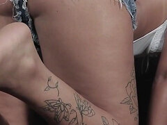 18 let, Brunetka, Roztomilá, Erotika, Fetiš, Fetiš nohou, Džíny, Teenka