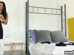 큰 엉덩이, 큰 음경, 큰 가슴, 오랄섹스, 깊은목구멍, 하녀, 젖가슴