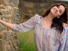 Kleid, Fingern, Masturbation, Zierlich, Kurzes haar, Solo, Entkleiden, Titten